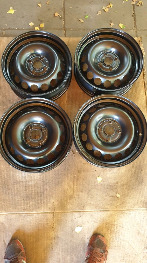 Felgi stalowe 15" 4x100 4,5x15 ET 35 Toyota Aygo