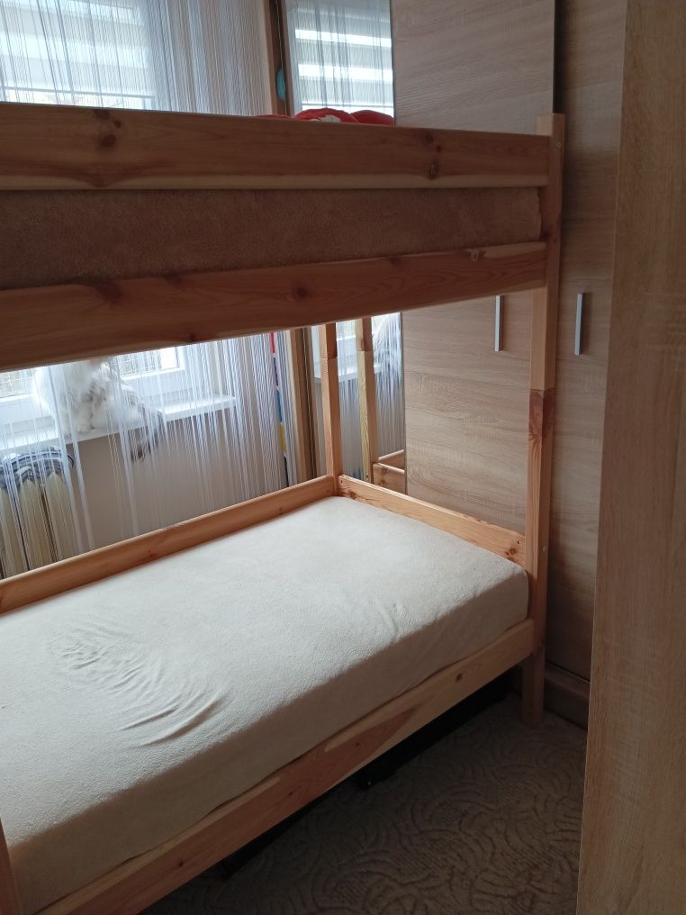 Łóżko piętrowe + materace