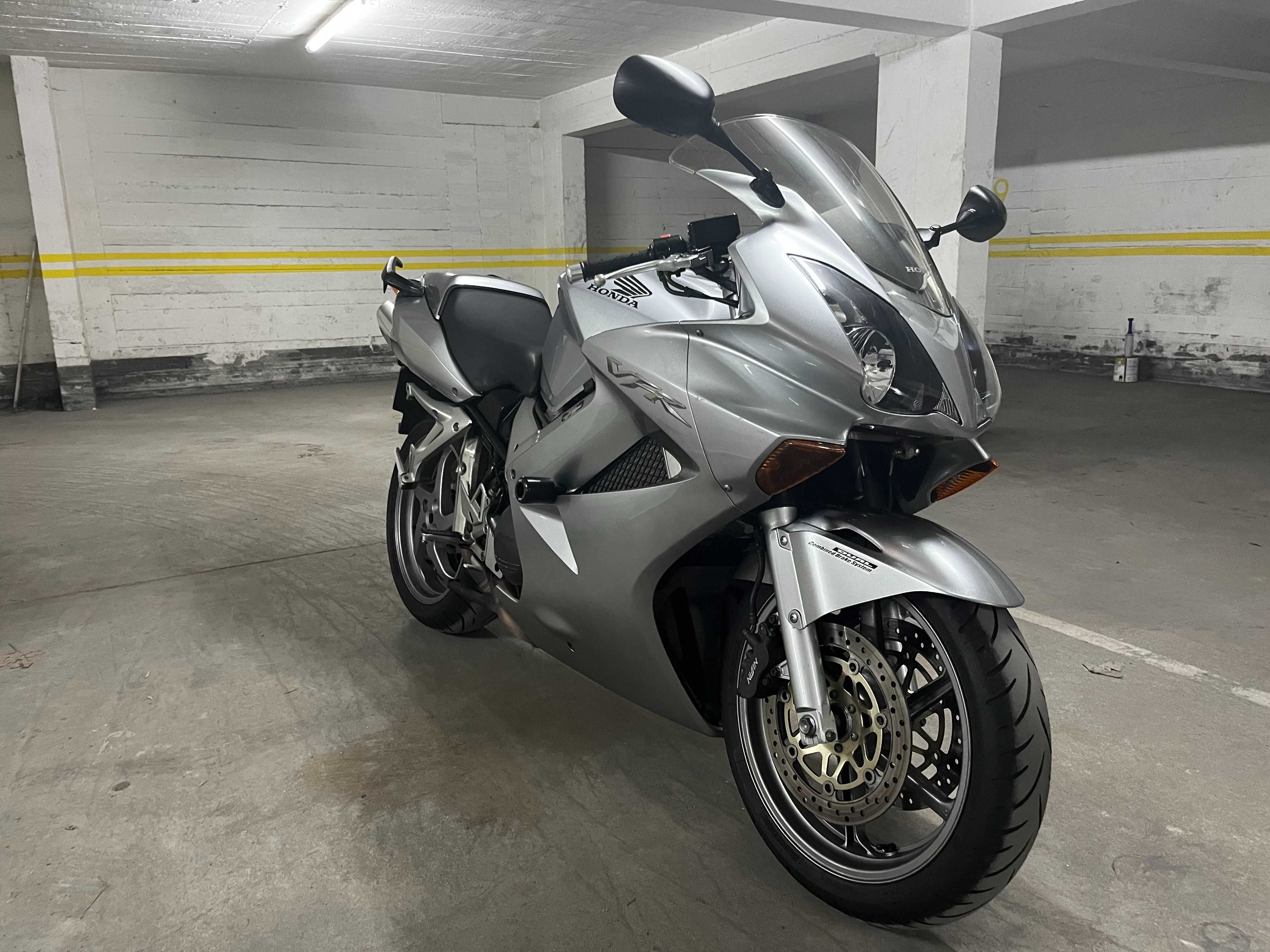 Honda VFR 800 VTEC-2004