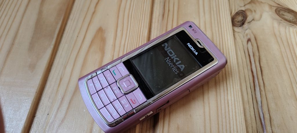 Nokia N72           .