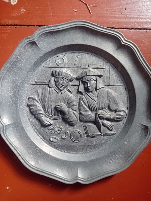 Dekoracyjny talerz z Cyny.