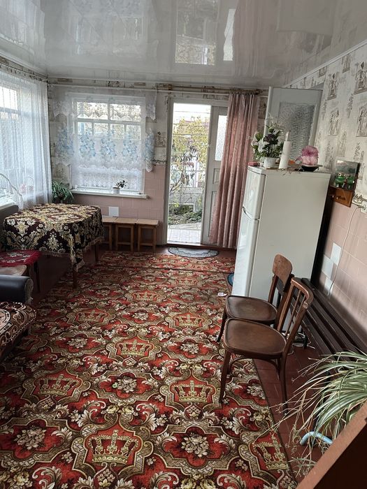 Продам житловий будинок з земельною ділянкою