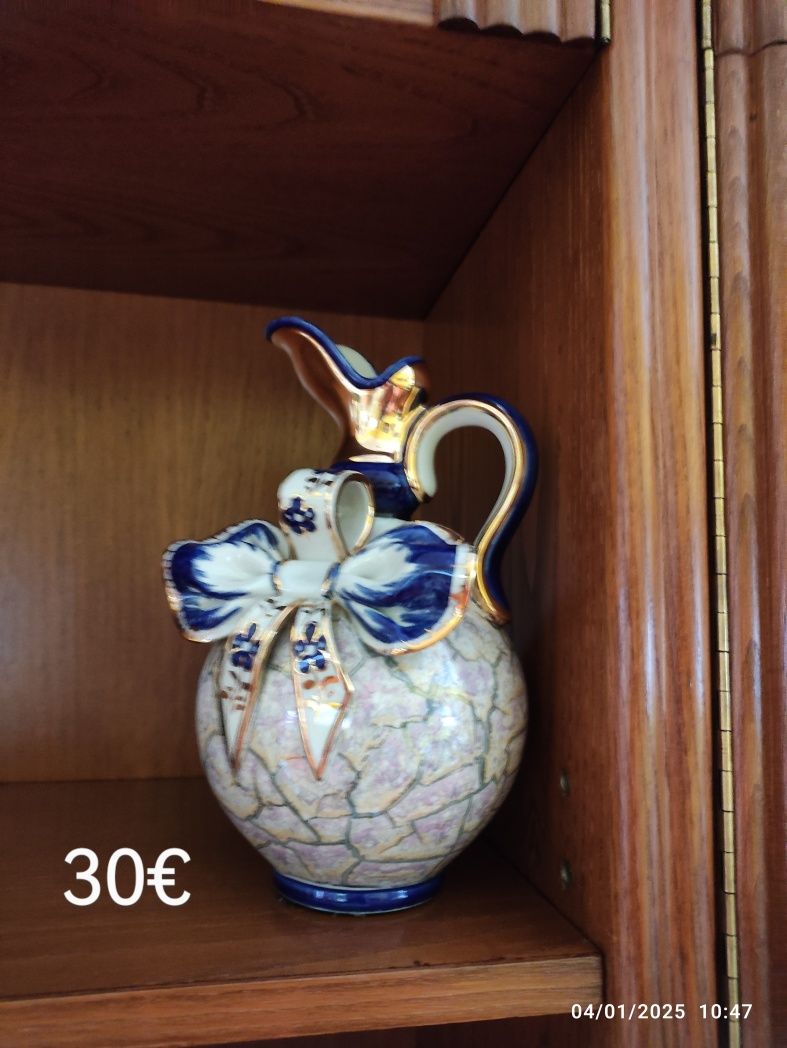 Várias peças de porcelana como novas