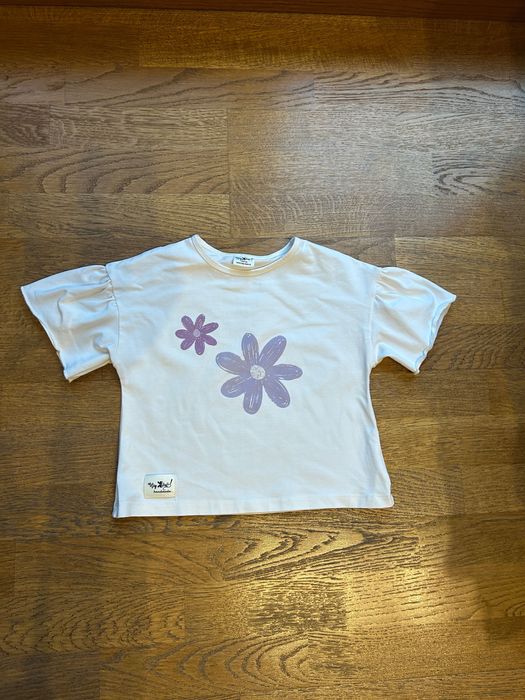 Przepiękna koszulka z kwiatami Hey-Bow – rozmiar 110/116