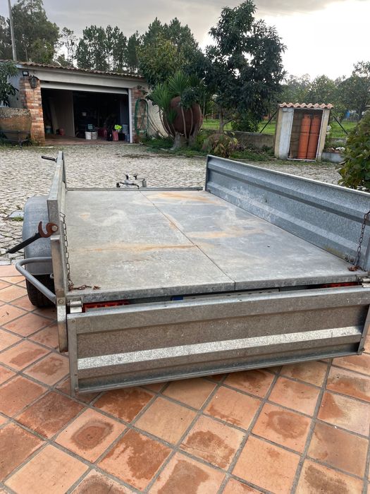 Atrelado com matrícula própria