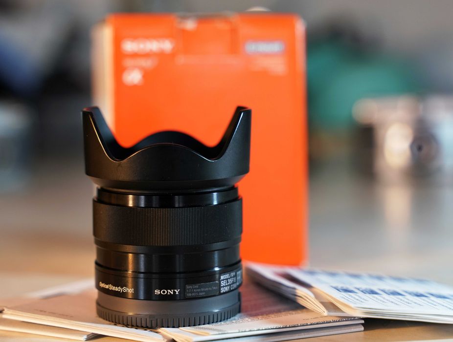 Продам Sony SEL35F18