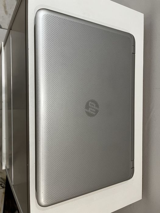 Duży laptop HP Pavilion 17"