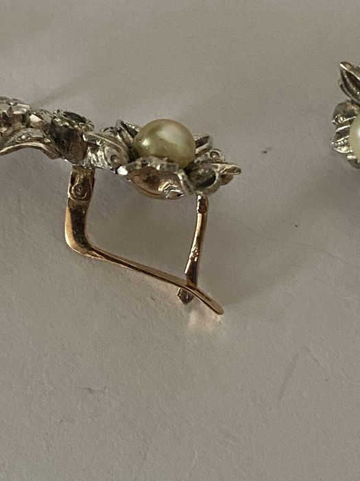 Par de brincos em ouro e prata