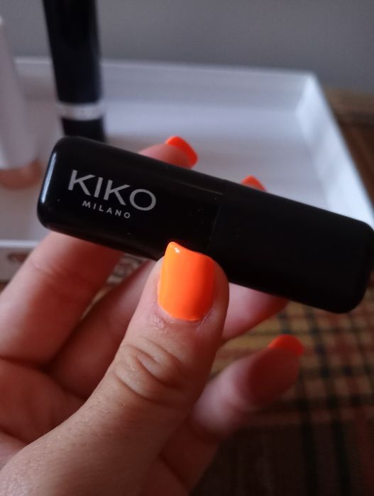 Batom Kiko roxo cor 425 novo