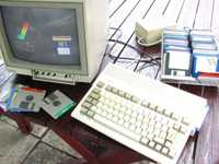Monitor kolorowy Commodore  stereo do komputera Amiga 600
