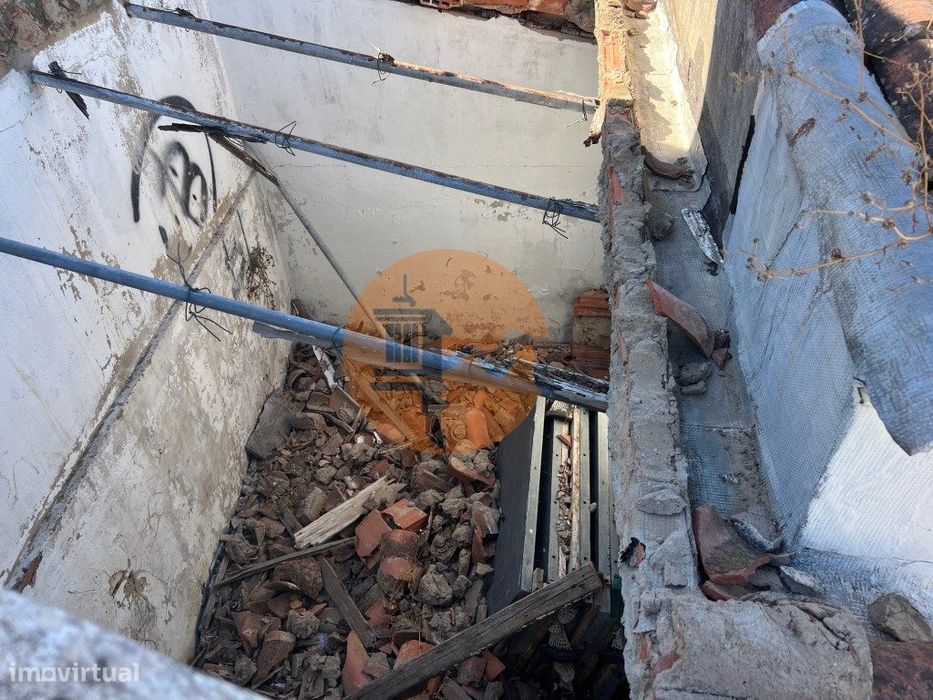 Casa térrea em ruínas no centro histórico de Castro Marim