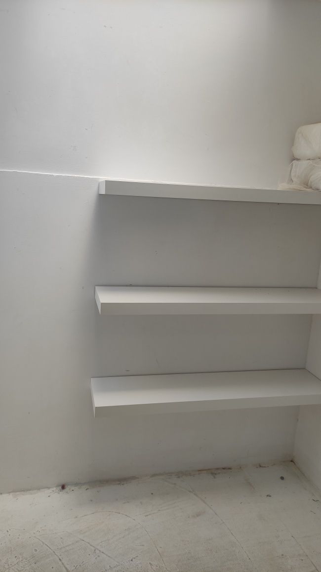 Prateleira Lack brancas do ikea