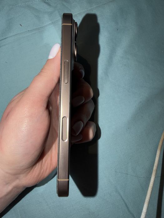 iPhone 16 pro 256 Desert Titanium сим карта физическая