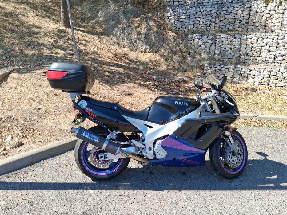 Mota YAMAHA FZR 1000