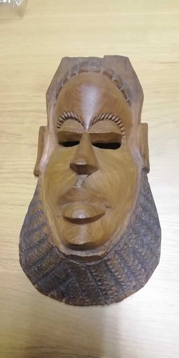 Cara Africana de madeira