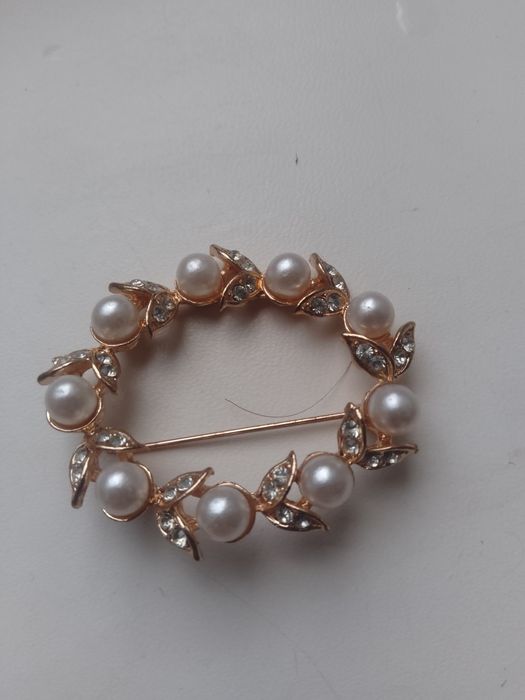 Английская брошь