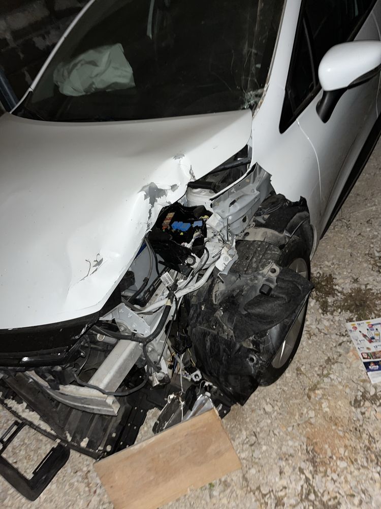 Renault Clio carrinha 1.5 dci salvado sinistrado 2015 c/material