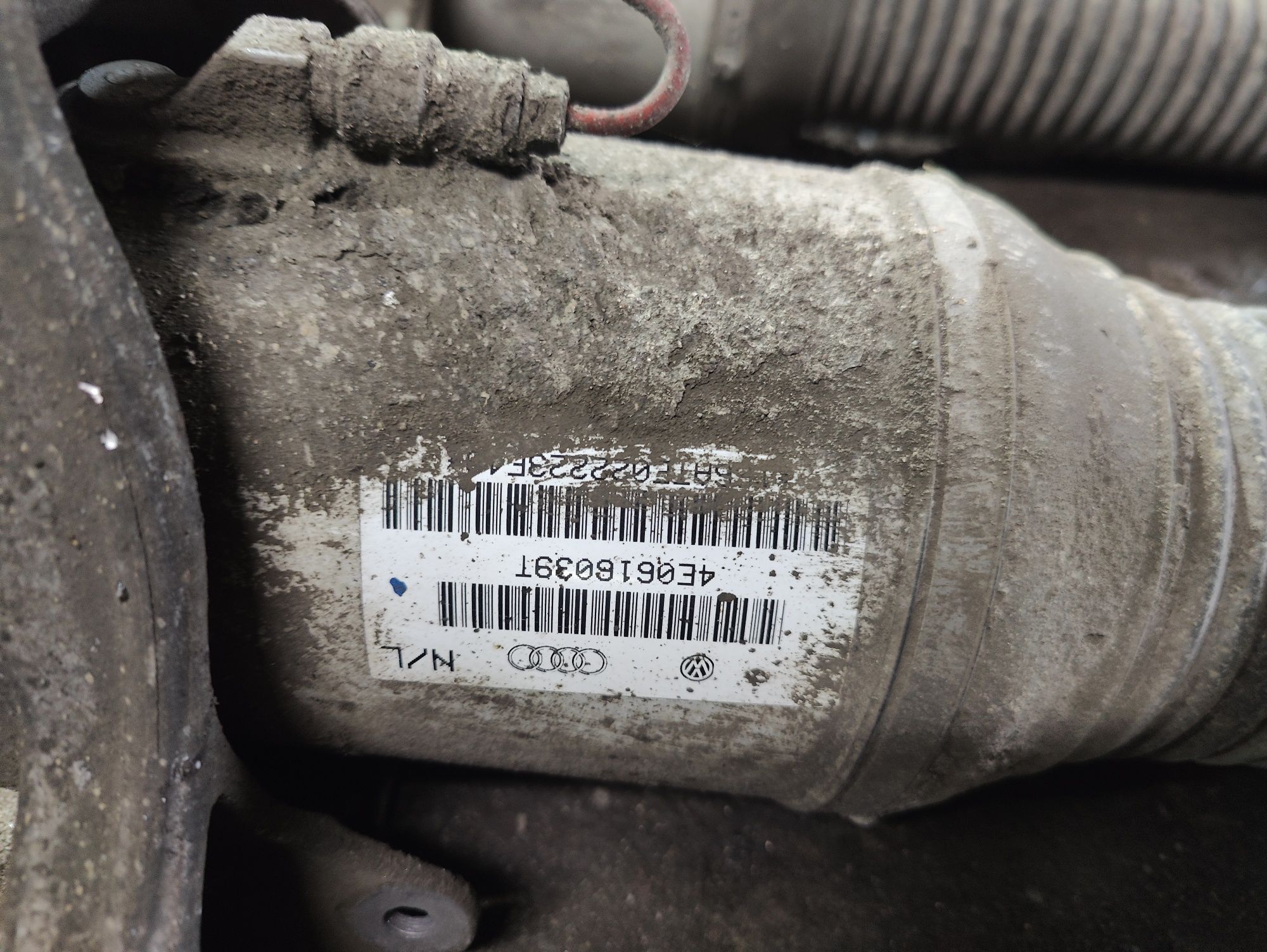 Audi A8 D3 amortyzator pneumatyczny miech