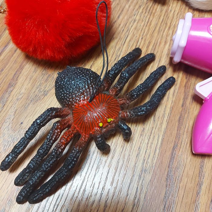 Різні іграшки для дітей, ціни різні