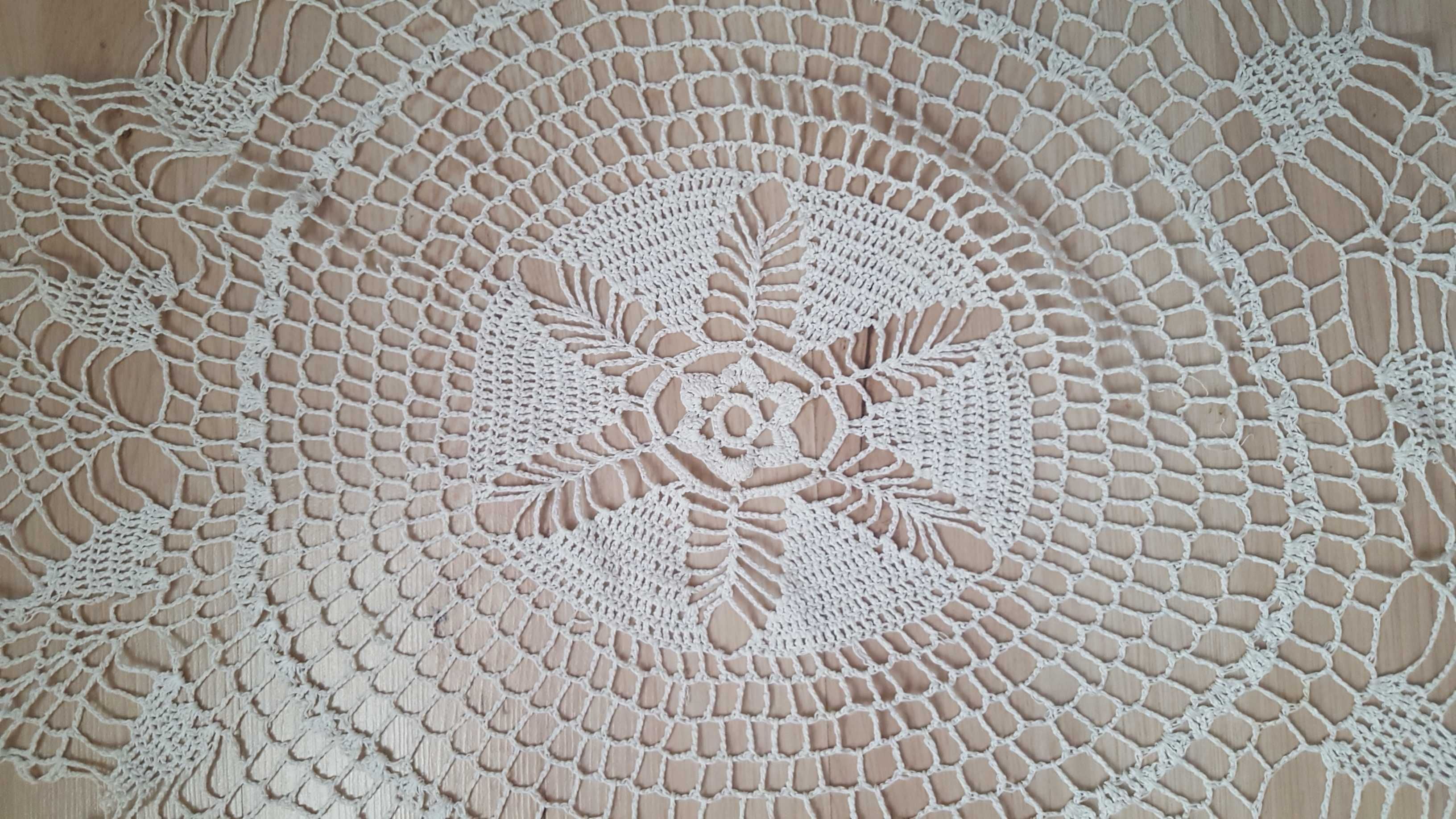 Koronkowa serwetka serweta hand made ręczna robota, średnica 58 cm