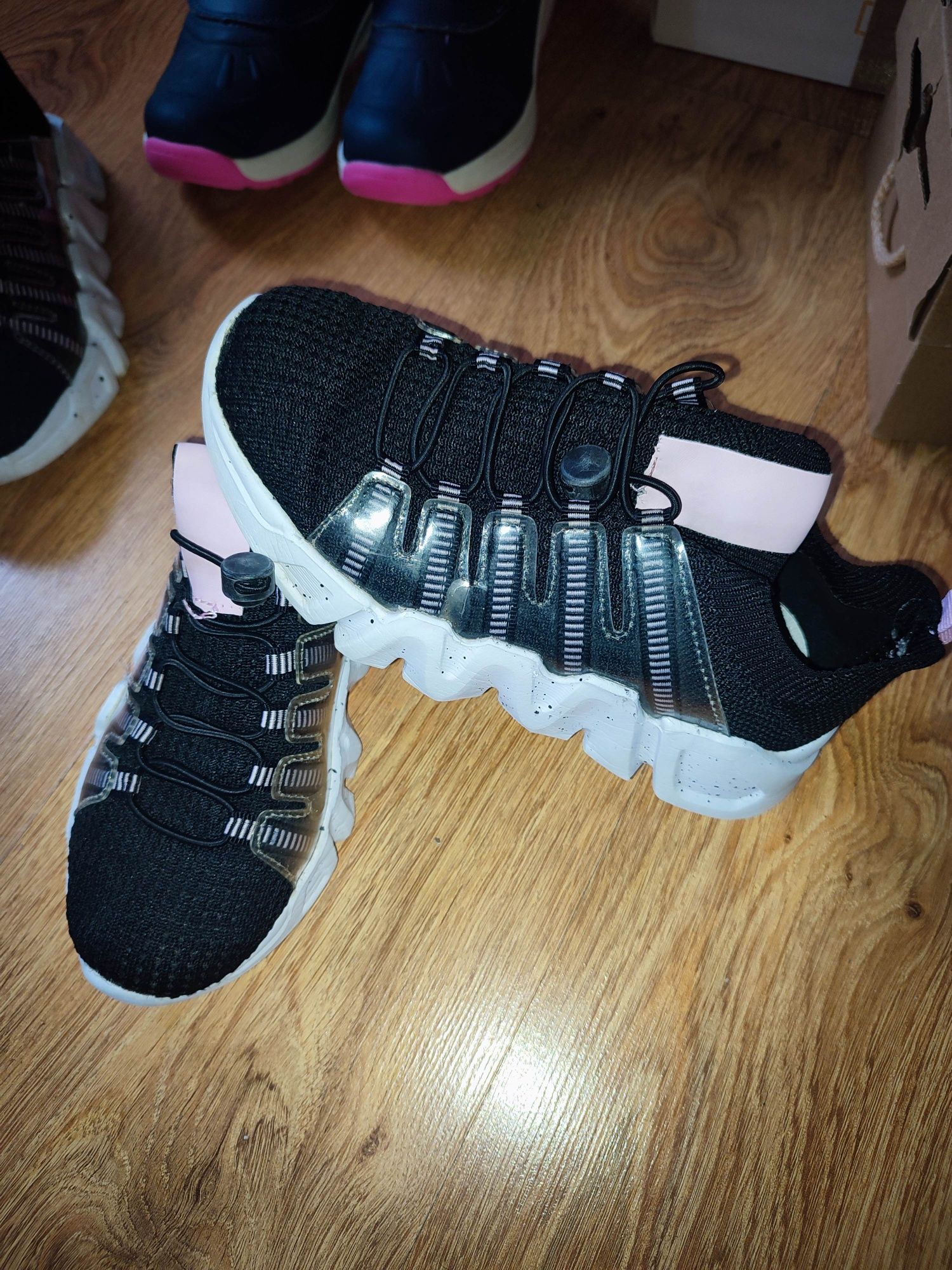 Sneakersy dla dziewczynki rozmiar 34 buty sportowe