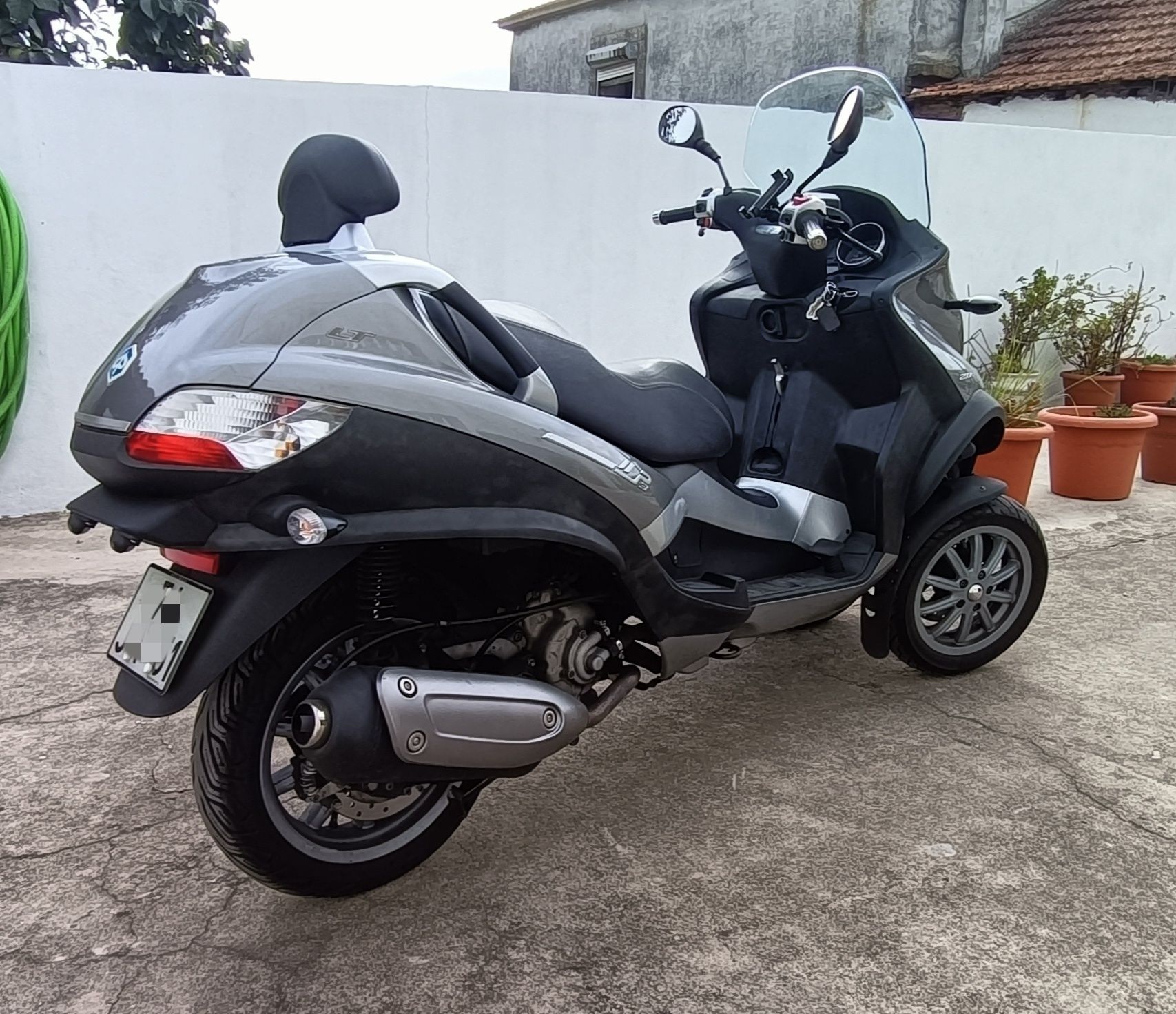 Piaggio MP3 250 ie LT  - 2011
Pode ser conduzida com ca