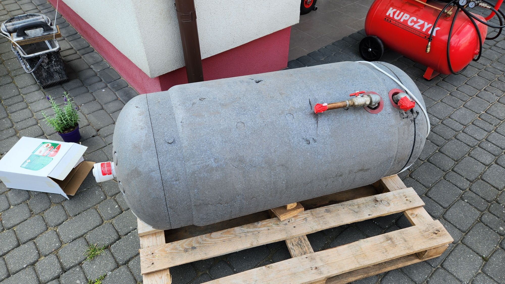 Piec ogrzewania, boiler, grzałka.