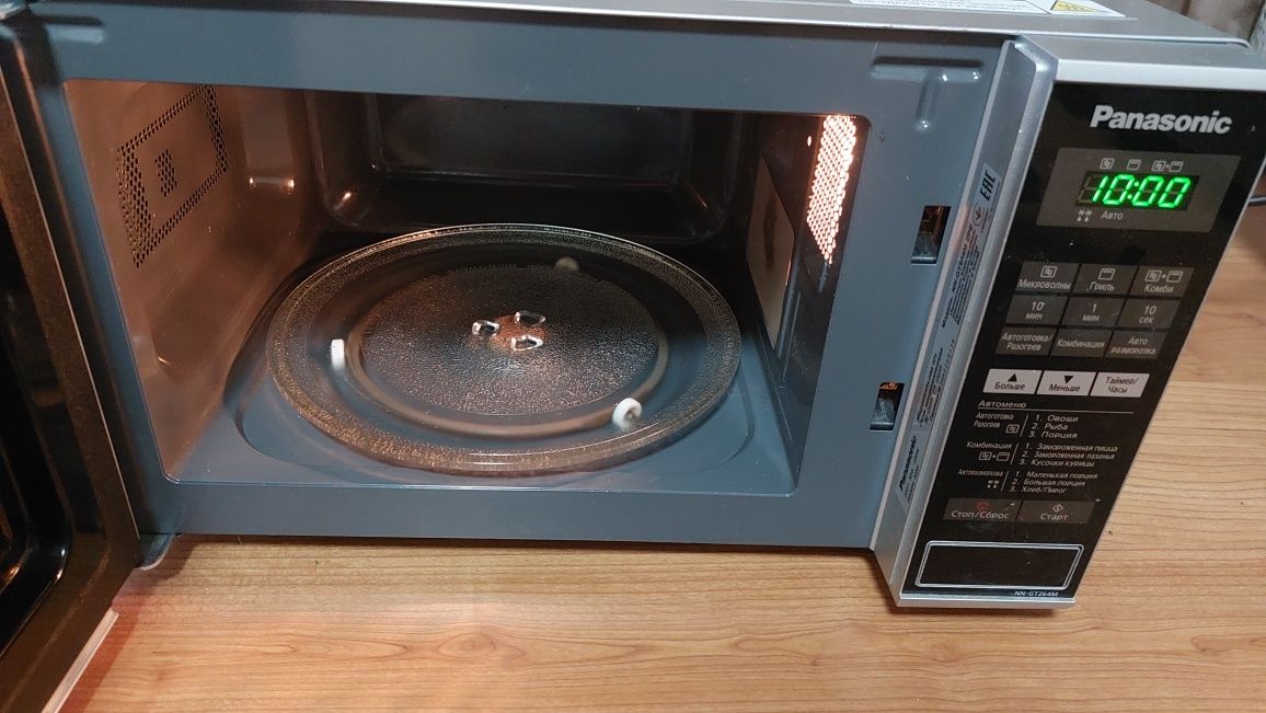 Продам микровалновую печь Panasonic NN-GT264MZPE