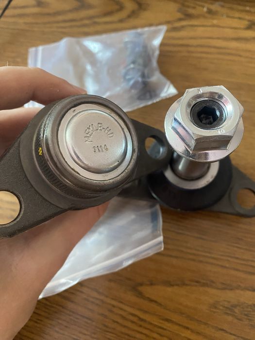 Volvo S60/V70/XC70/XC90 P2 Кульові опори Meyle HD