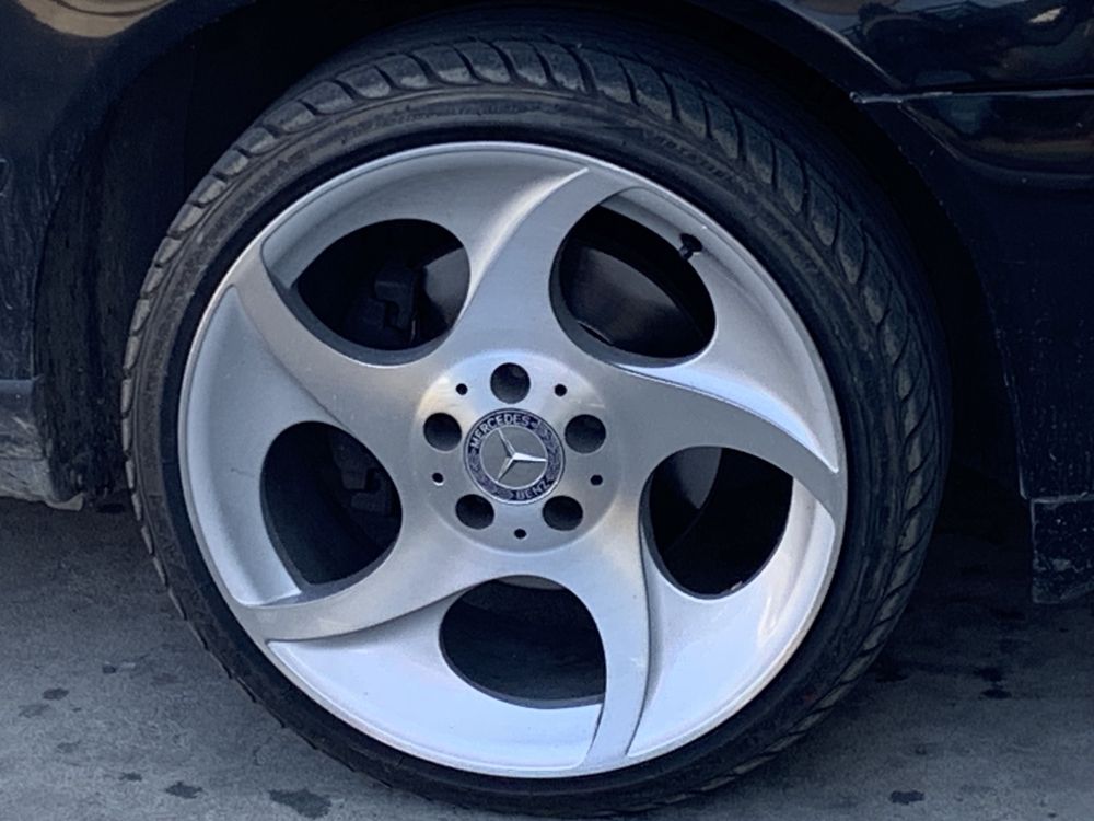 Venda apenas jantes com pneus (carrinha não está para venda )   Jantes Mercedes Alphard Felgen 18 com pneus