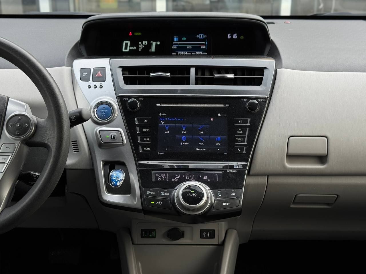 Toyota Prius V 2016 року, 1.8 гібрид, автомат, передній привід, 113т.к