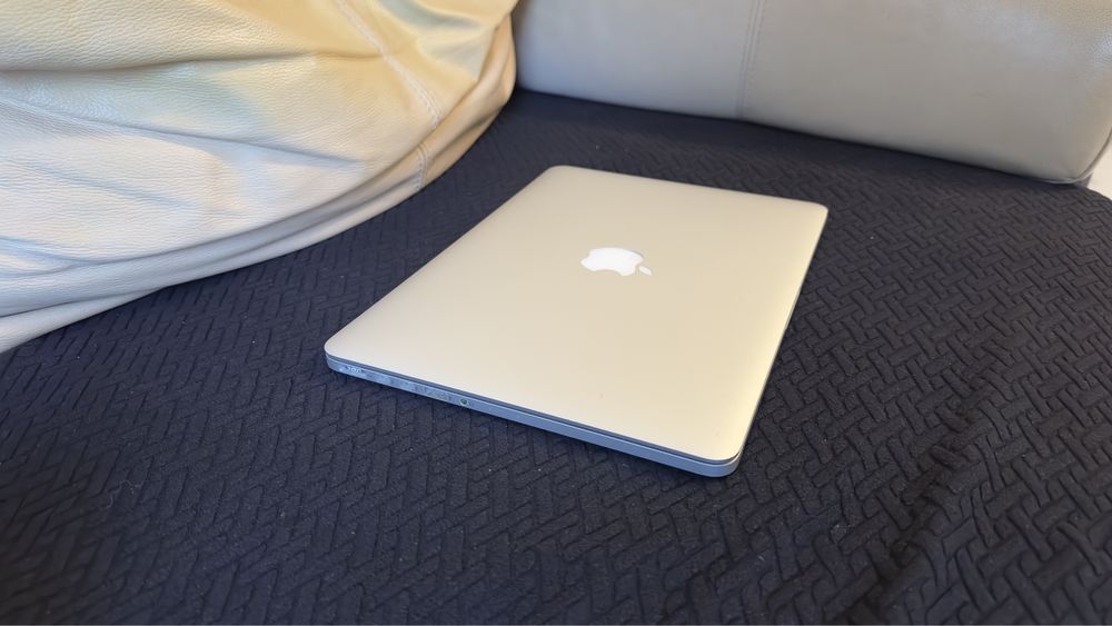 Macbook Pro 2015 Retina 250gb 13-inch