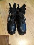 Buty damskie z klamrami
