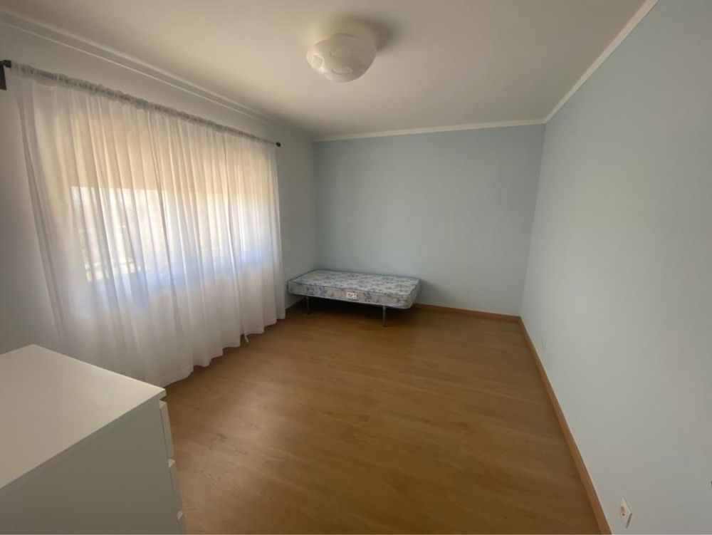 Moradia zona oeste - Arrenda-se