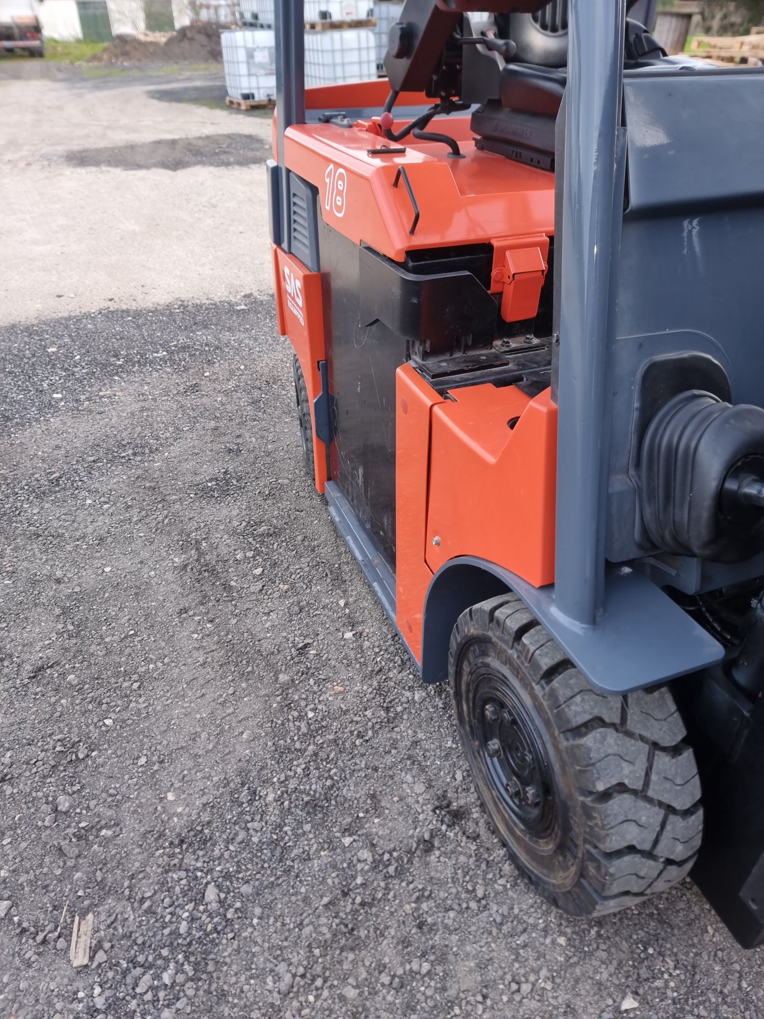 Vendo empilhador Toyota elétrico com bateria nova