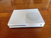 Xbox One S + pad + 8 gier