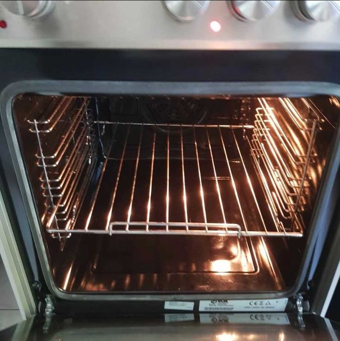 Fogão elétrico com placa. 1 ano de uso.