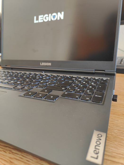 Lenovo Legion 5 15.6" AMD Ryzen 7 4800H / GeForce GTX 1650 / 16gb ram