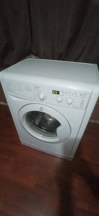 Продам стиральную машину Indesit