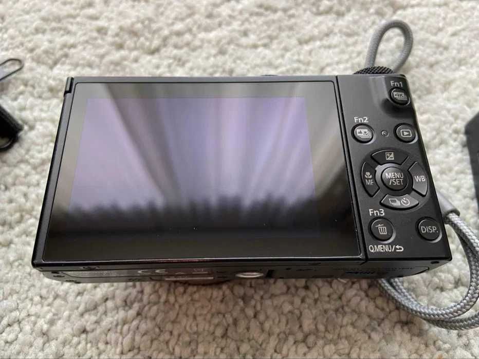 Panasonic Lumix DMC-LX15 - Aparat kompaktowy + dodatki