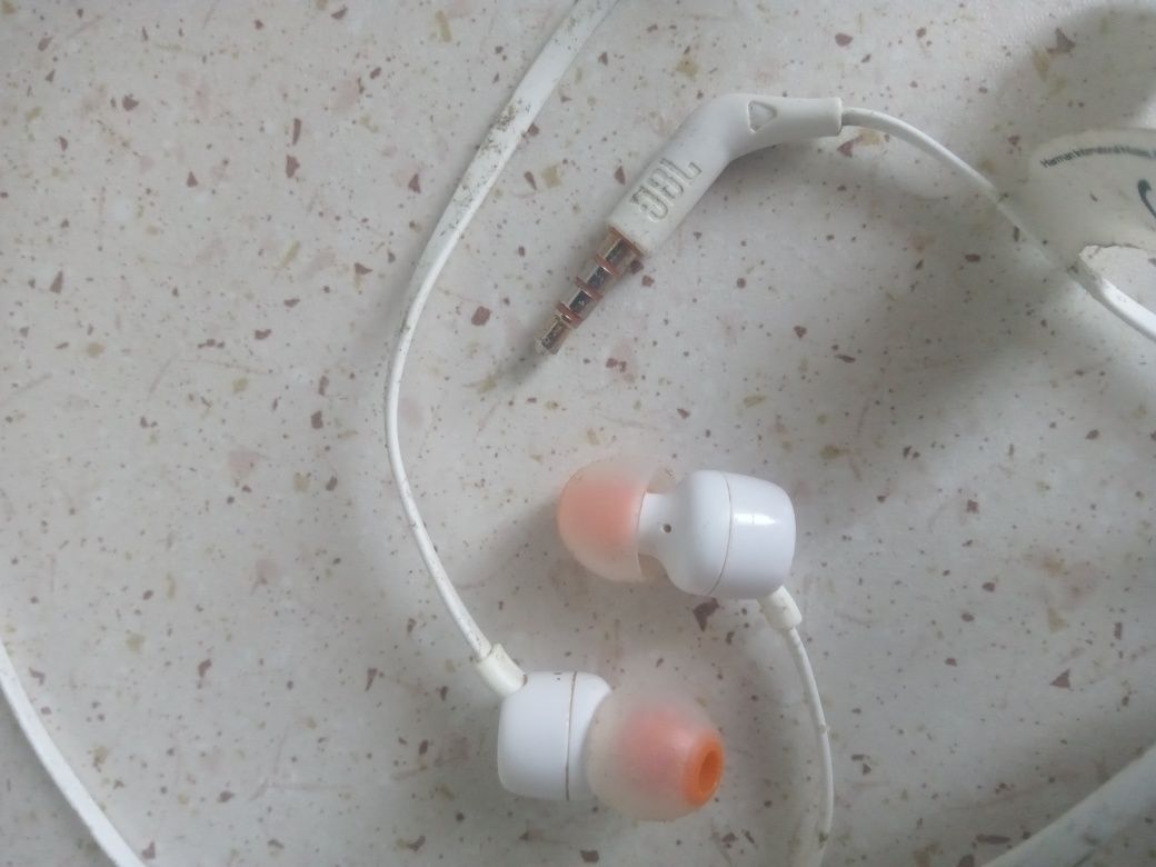Słuchawki JBL używane uszkodzony