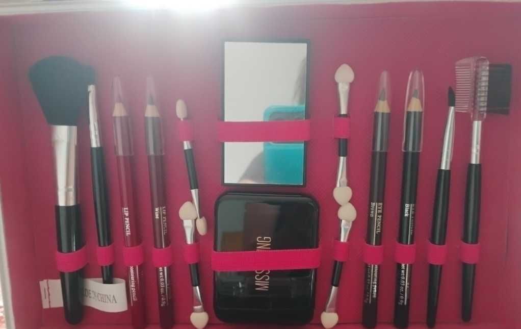 NOWY Kuferek Z Kosmetykami Walizka Zestaw Do Makeup DOBRZE WYPOSAŻONY