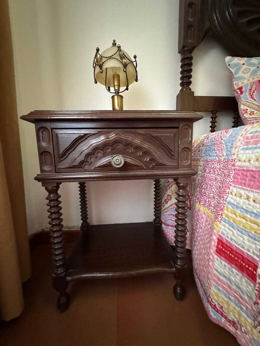 Mobília de quarto casal completa. Quase nova.