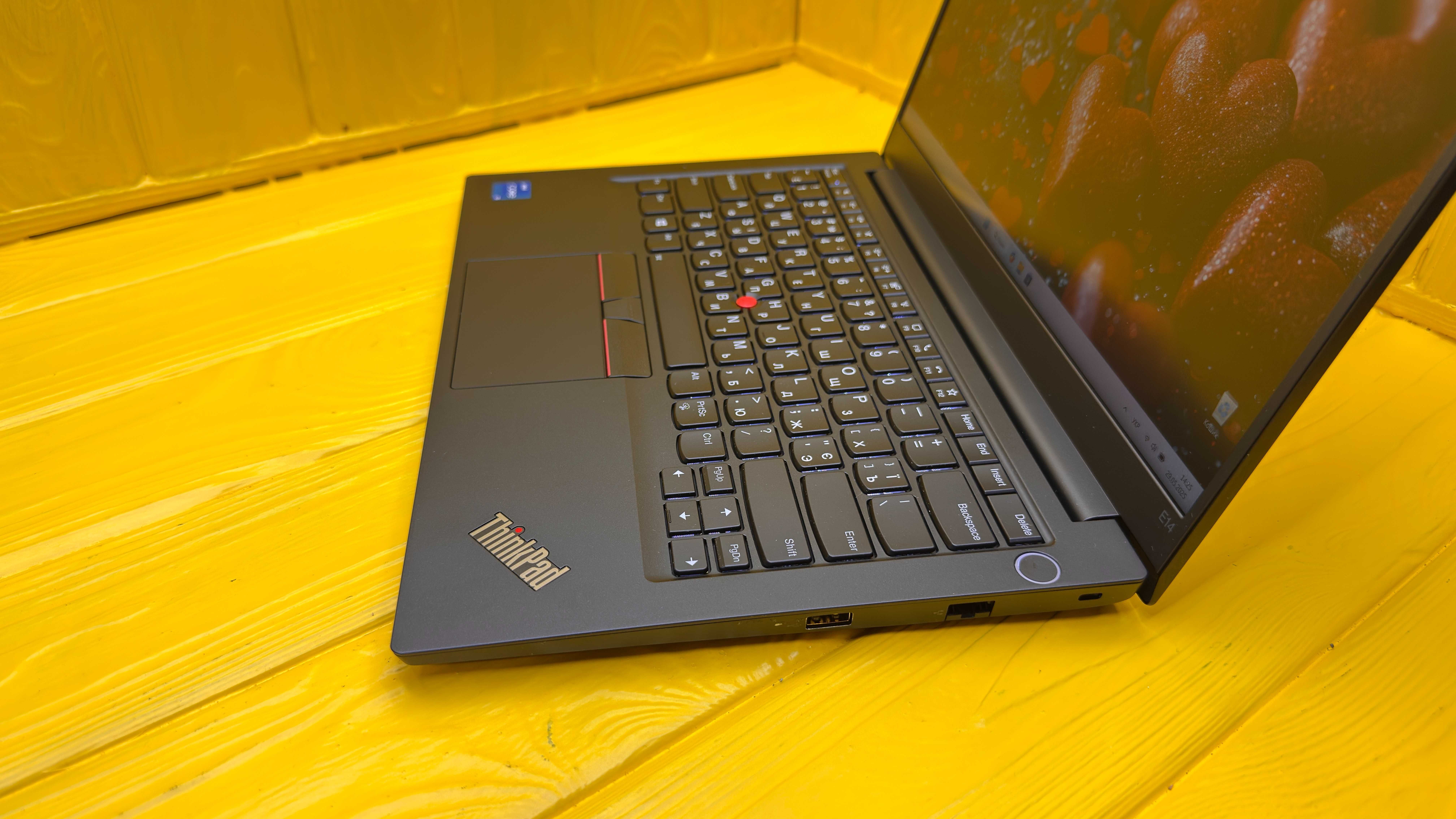 Ноутбук Для Рабты и Учебы Lenovo Thinkpad E14 Gen 2 /Intel Iris XE