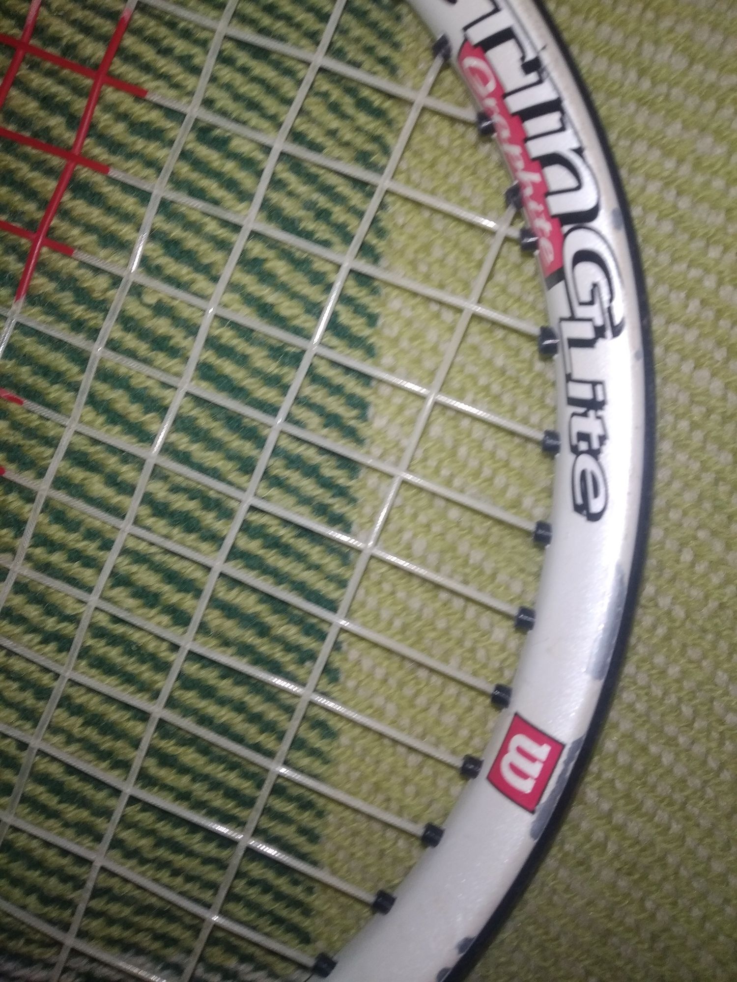 Тенісна ракетка Wilson.