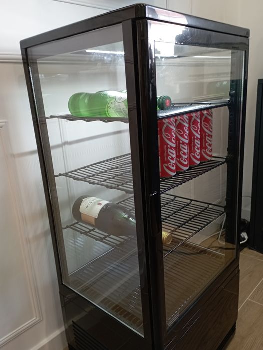 Vitrine refrigerada 78L – pouco uso, quase nova