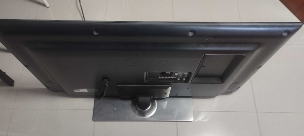 Tv LG 42" (42LF652V) usada para peças