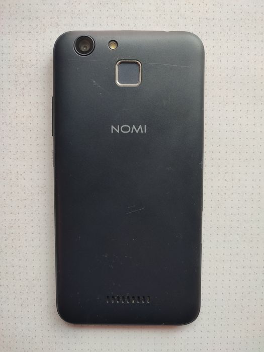 Продам смартфон Nomi i5012