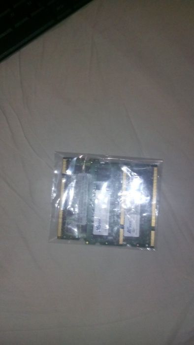 3 Memórias RAM de 1 GB DDR2 para portátil