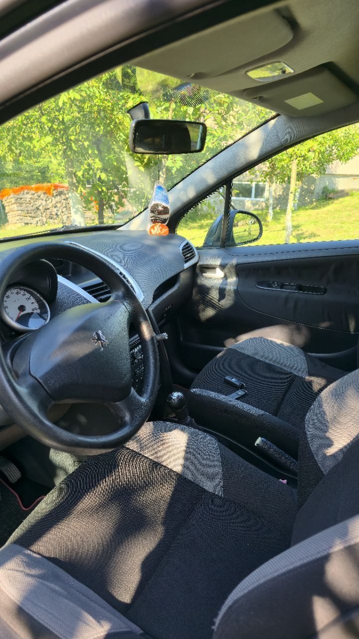 Peugeot 207 2008 1.6 TDI